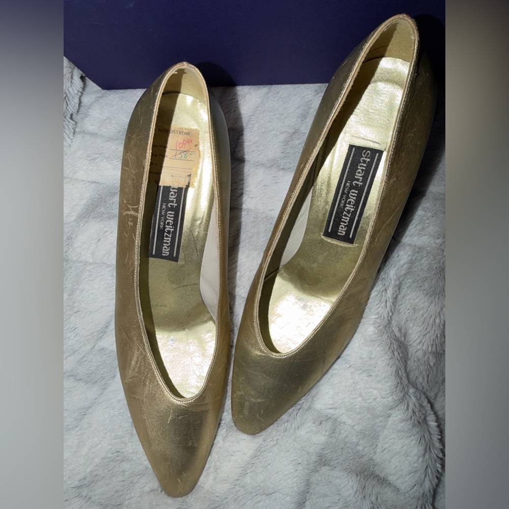 ✨STUART WEITZMAN Chic, Beautiful, Vintage Metallic Gold Kitten Heels